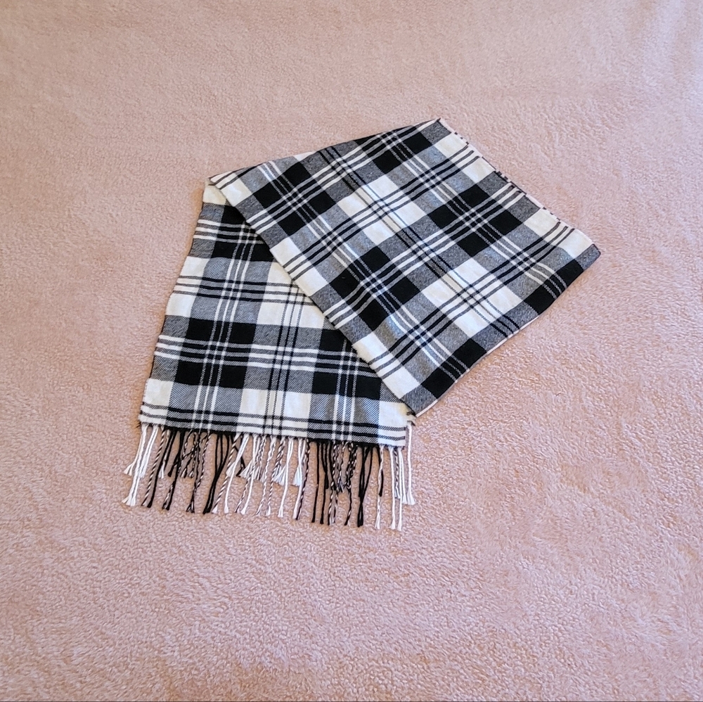 Cute Plaid Black and White Fringe Scarf.